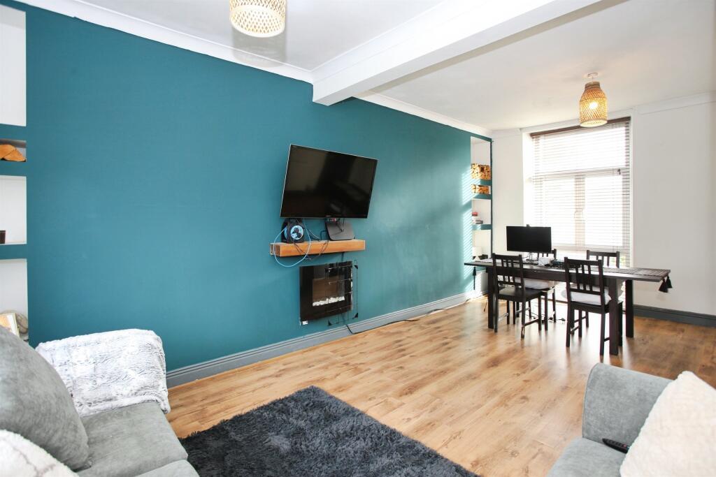 House in Pontllanfraith, Caerphilly - More