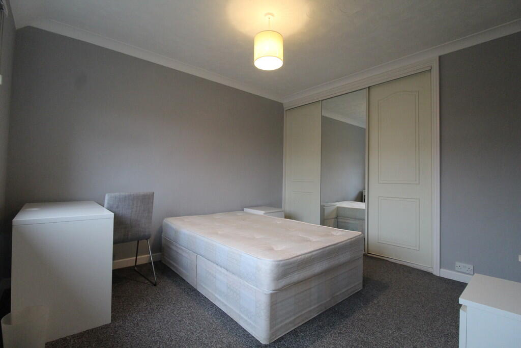 House in Guildford - View 2