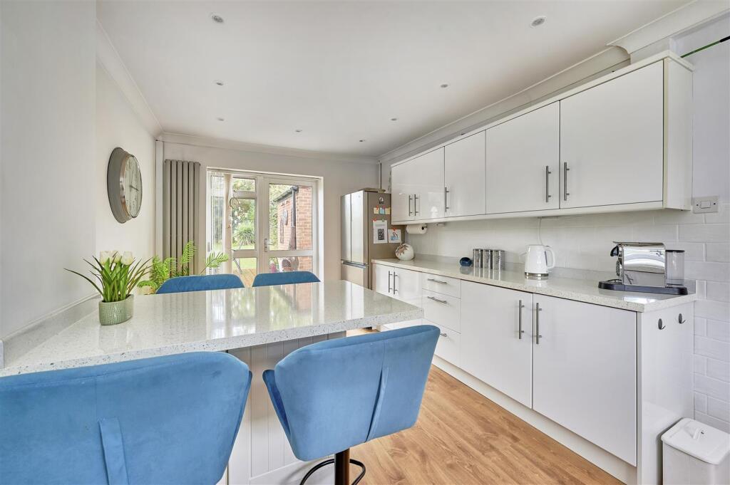 House in Bishop's Stortford, Havers - View 3