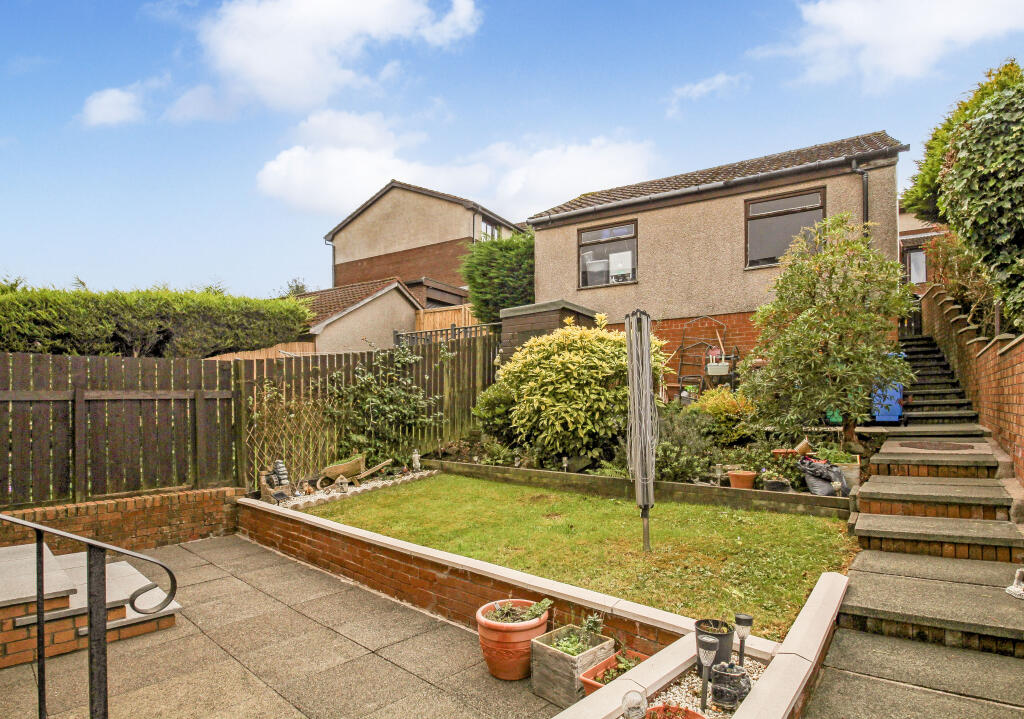 13 Leuchatsbeath Drive, Cowdenbeath, KY4 9SE photo 2