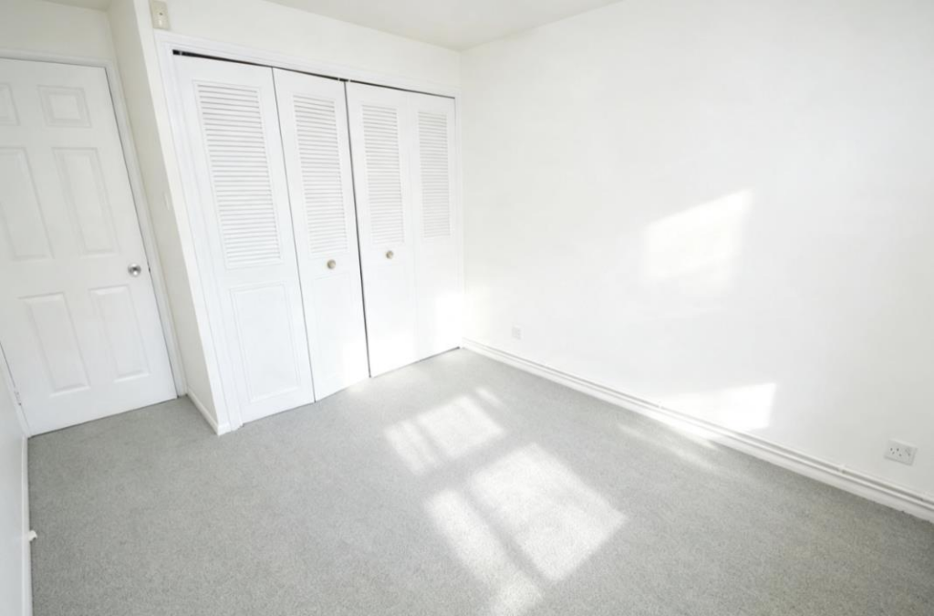 Apartment in Luton, Limbury - More