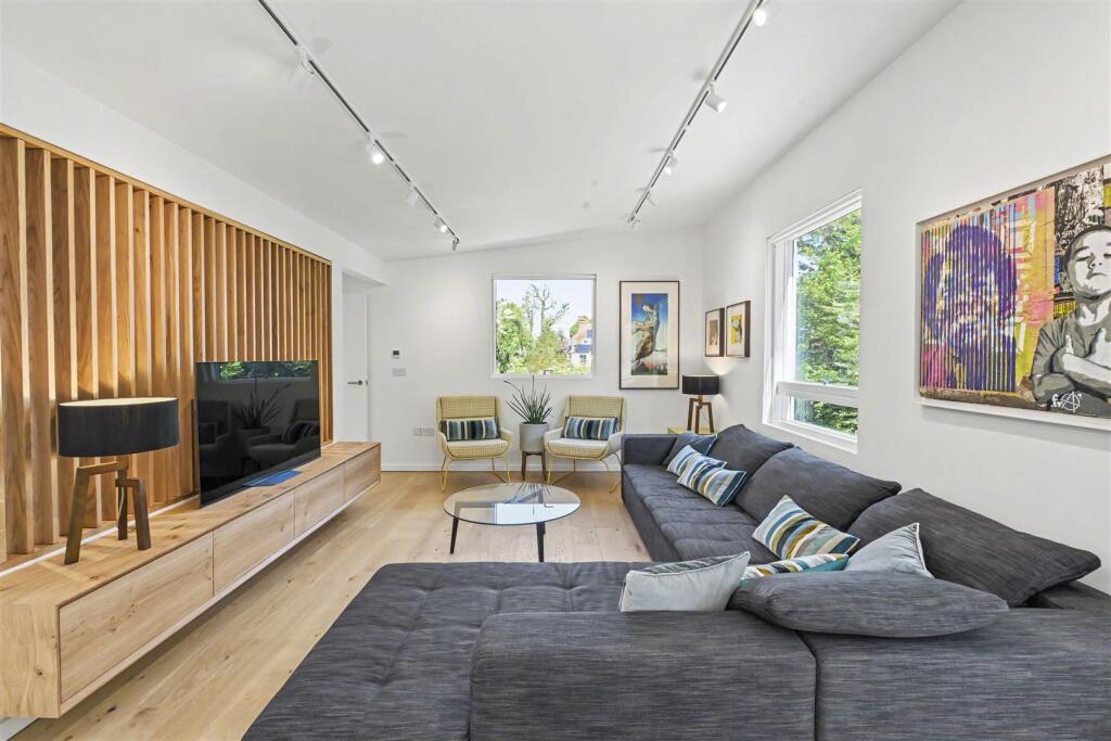 Avenue St. Nicholas, Harpenden - View 4