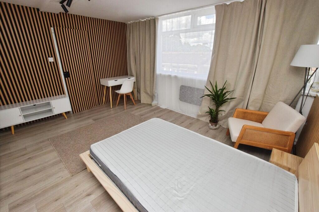 1-bed flat on Woodwater Lane, £108,500