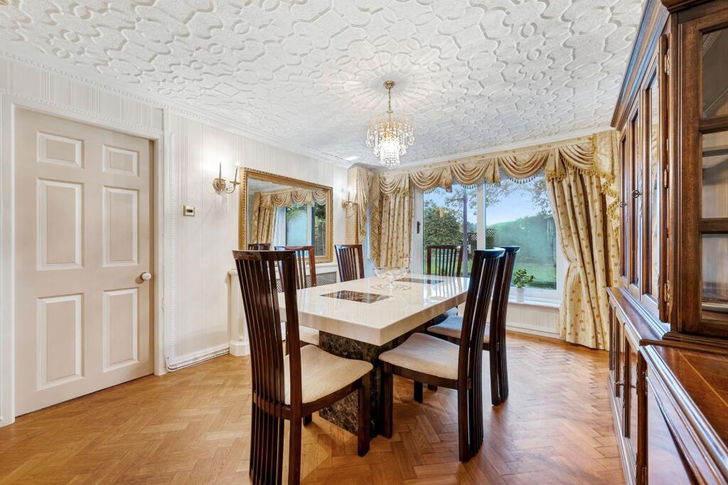 Larkfield Close, Greenmount photo 4