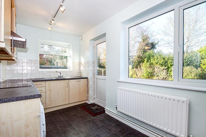 Apartment in Reigate and Banstead, South Park - View 2