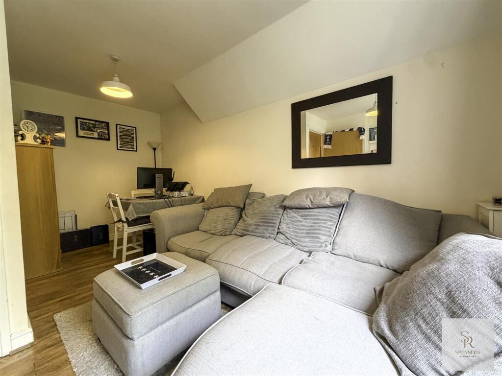 Apartment in Hemel Hempstead - View 4