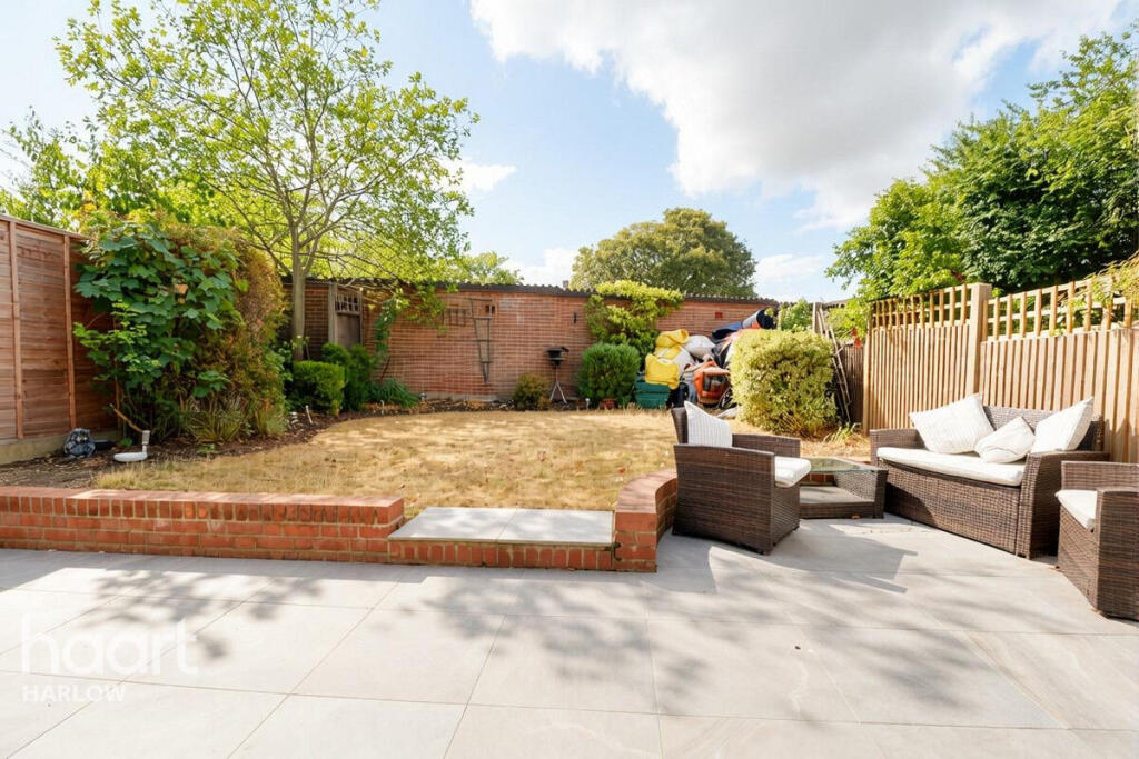 House in Harlow, Hare Street - View 4