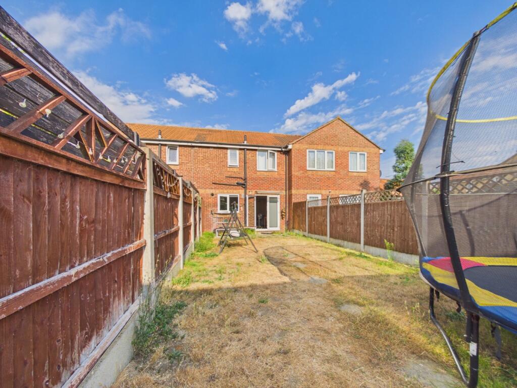 House in Romford - More