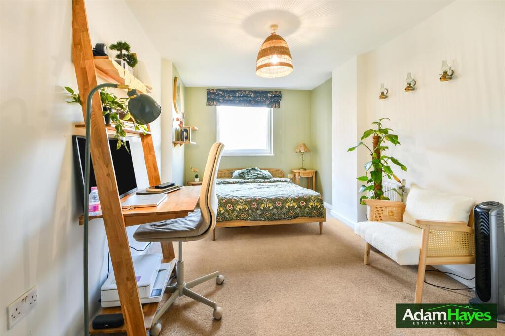 Lankaster Gardens, East Finchley, N2 - View 4
