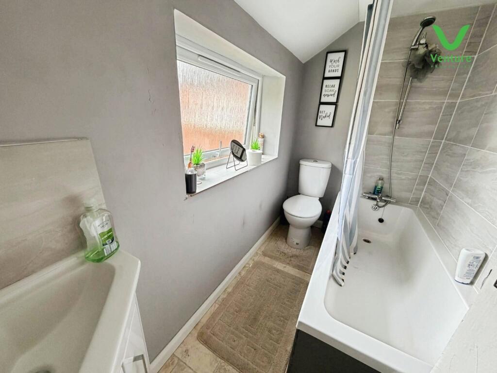 House in Darlington, Greater Willington - More