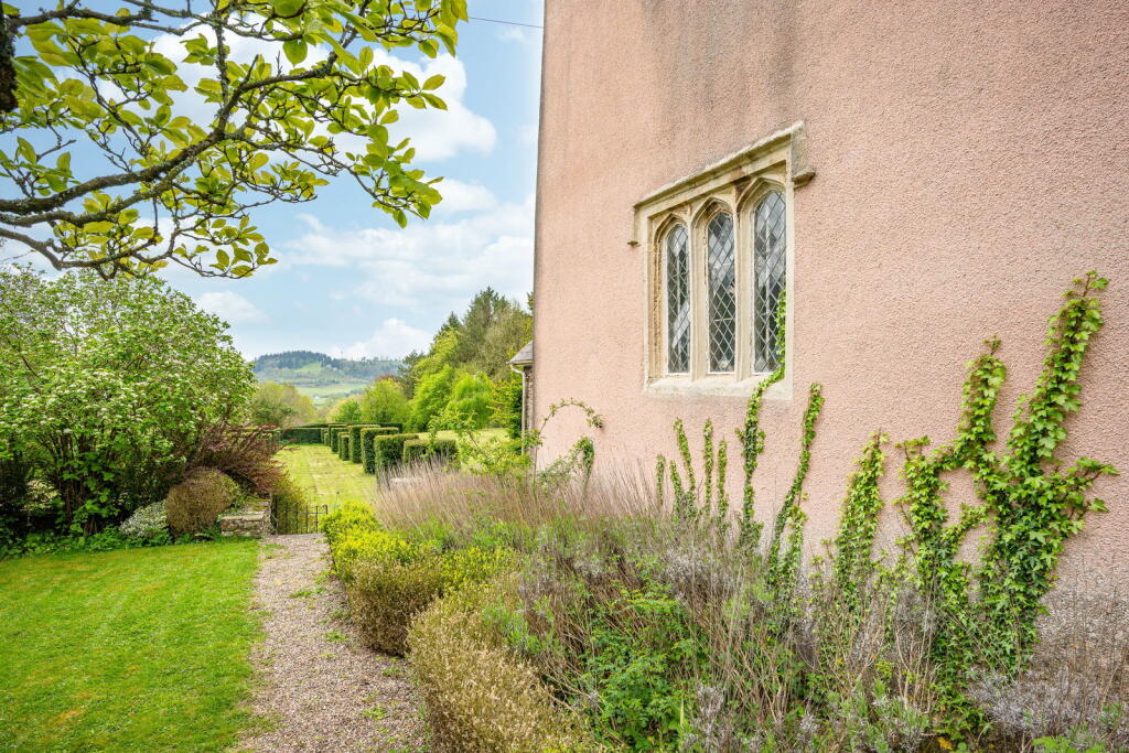 The Garn Fawr, Llanhennock, Monmouthshire, NP18 1LU photo 4