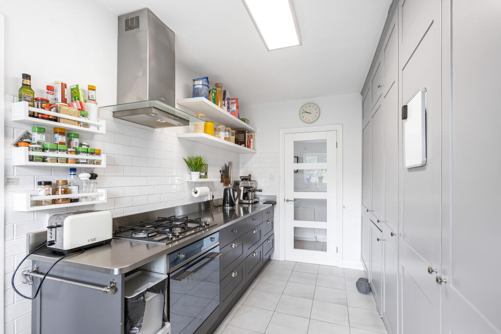 Apartment in Hatfield, Old Hatfield - View 5