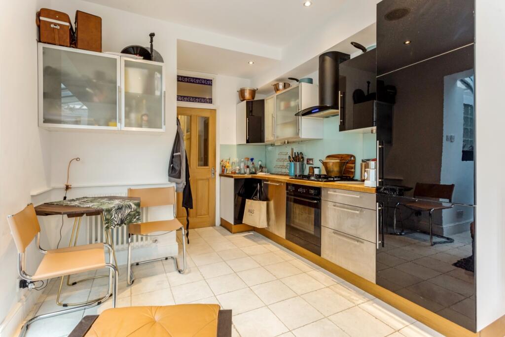 Apartment in London - View 5
