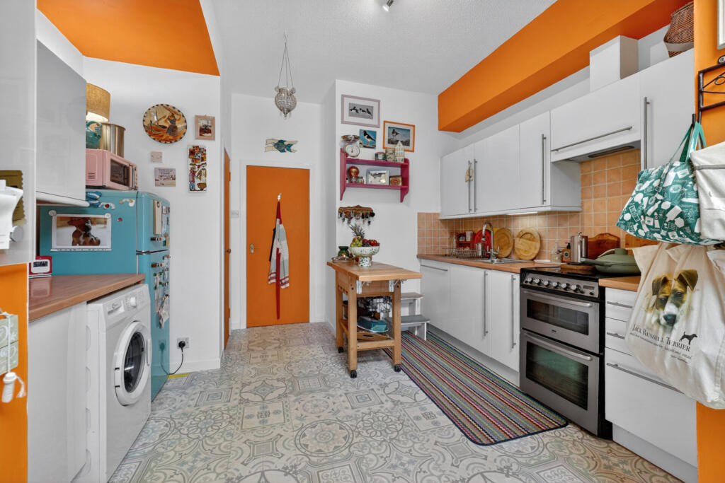 10 Waterside Street, Largs, KA30 9LN photo 4