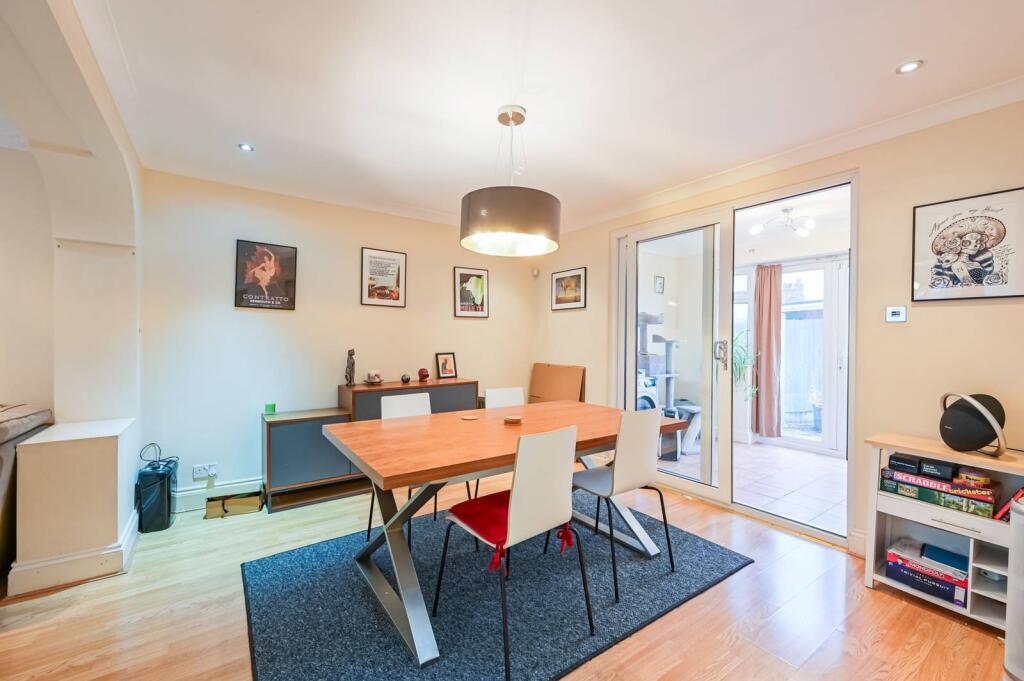 Upton Avenue, Forest Gate, London, E7 photo 4