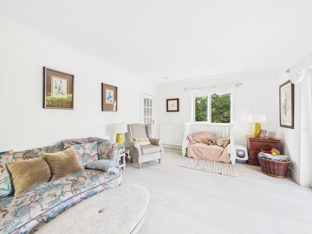 House in Motherwell, South Lanarkshire - More