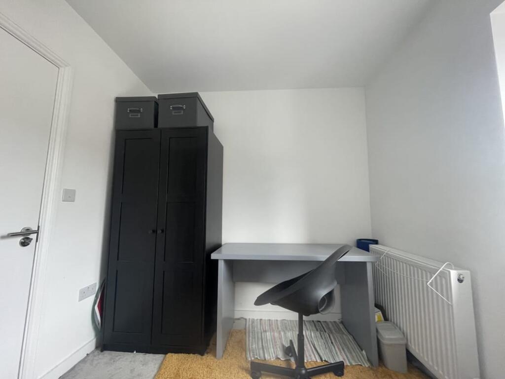 House in Epping Forest, Loughton - More