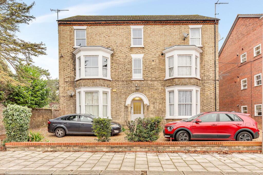 Main image of property: Rothsay Place,Bedford,MK40