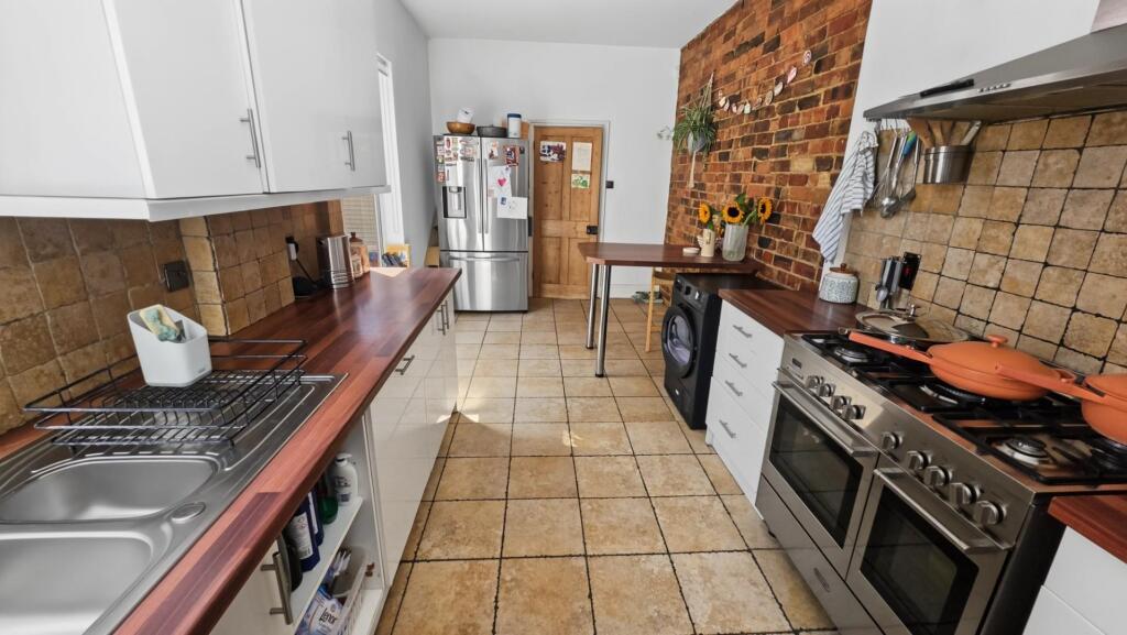 House in Northampton, West Northamptonshire - View 3