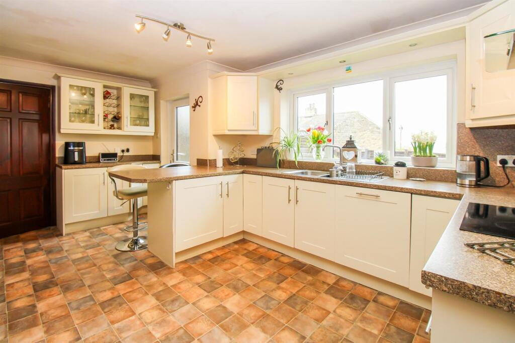 House in Kirklees, Combs, Thornhill Lees - View 3