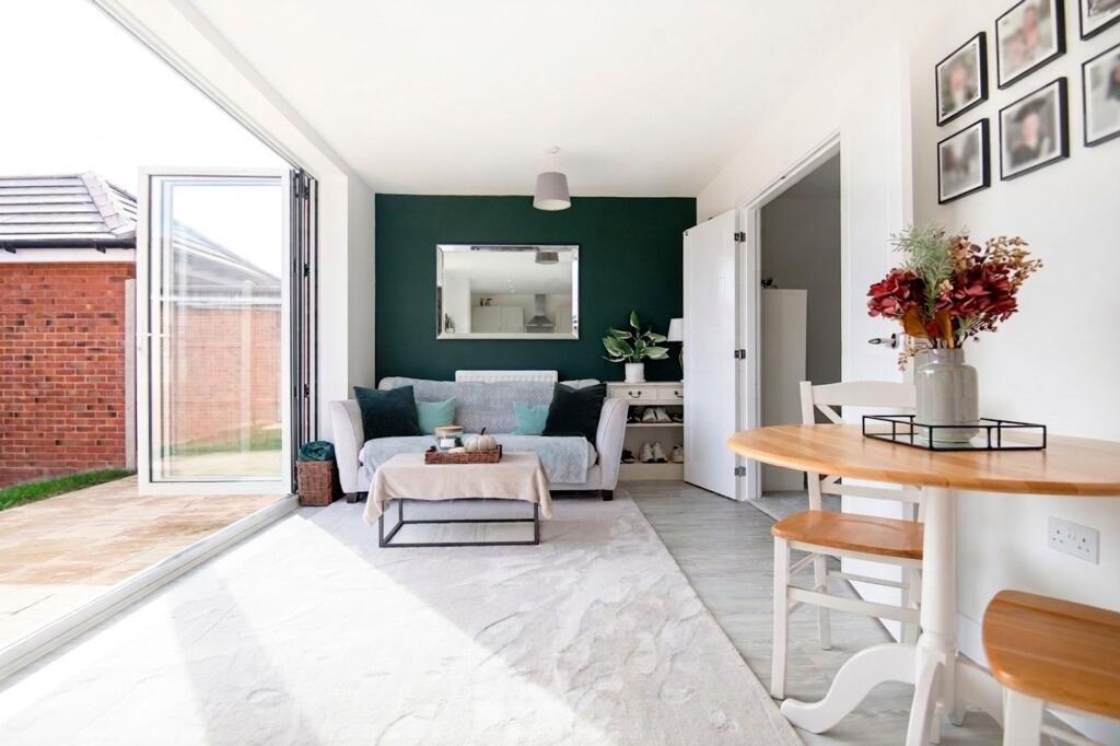 House in Northampton, Wellingborough - More