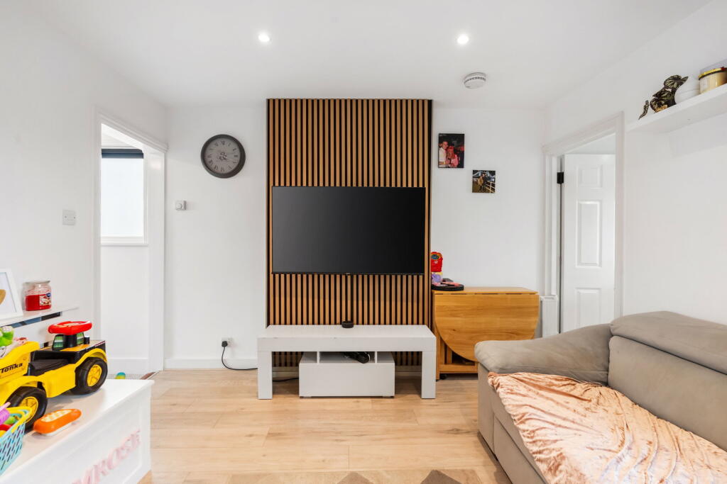 Apartment in Horsham, New Town - View 3