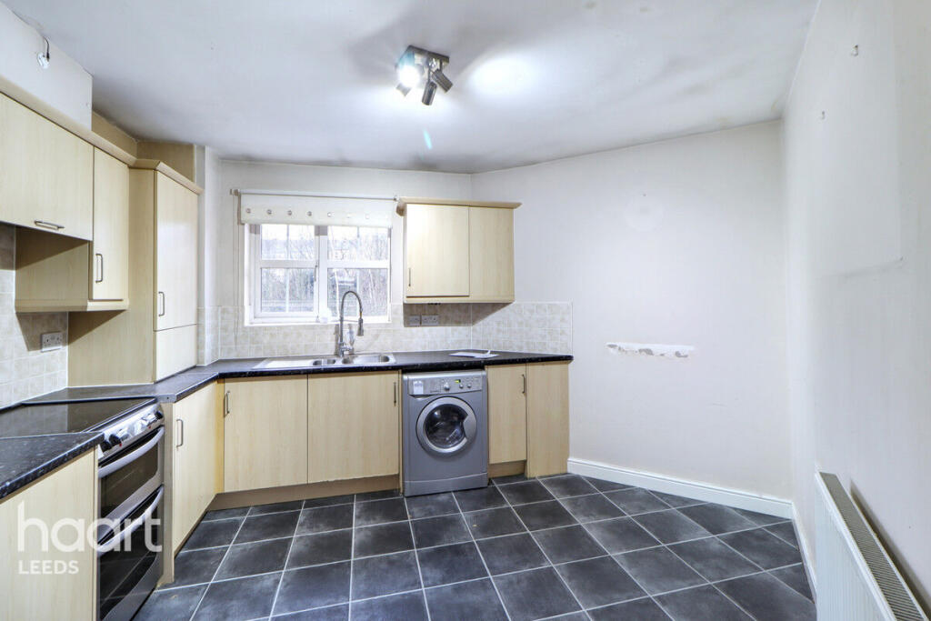 2-bed flat on Meadow Side Road, Wakefield, £80,000