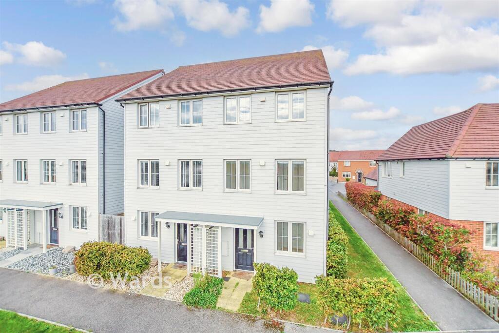 4-bed semi-detached on Quarry Way, Hythe, Kent, £231,500