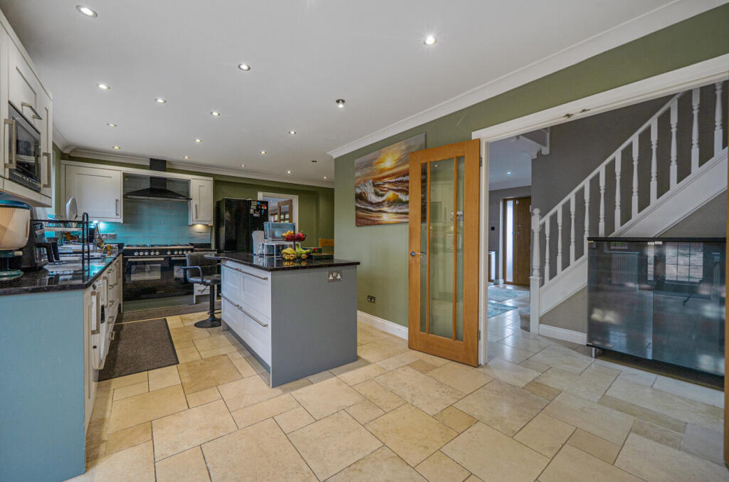 House in Binfield, Bracknell Forest - View 4