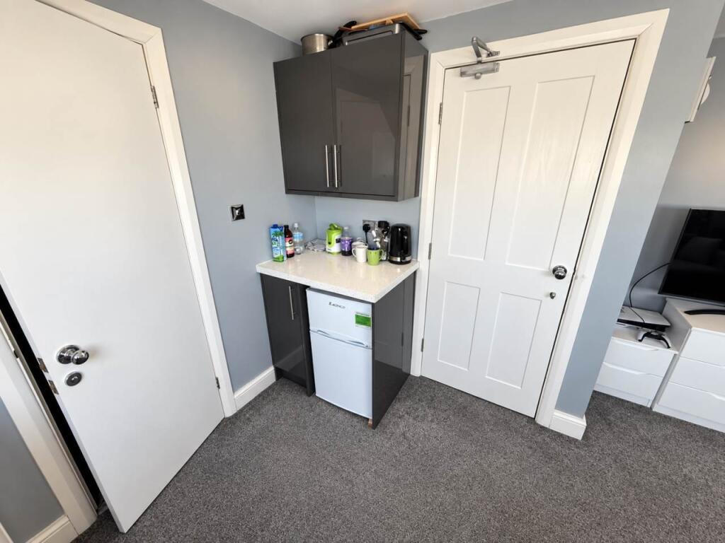 Apartment in Worthing, West Sussex - View 4