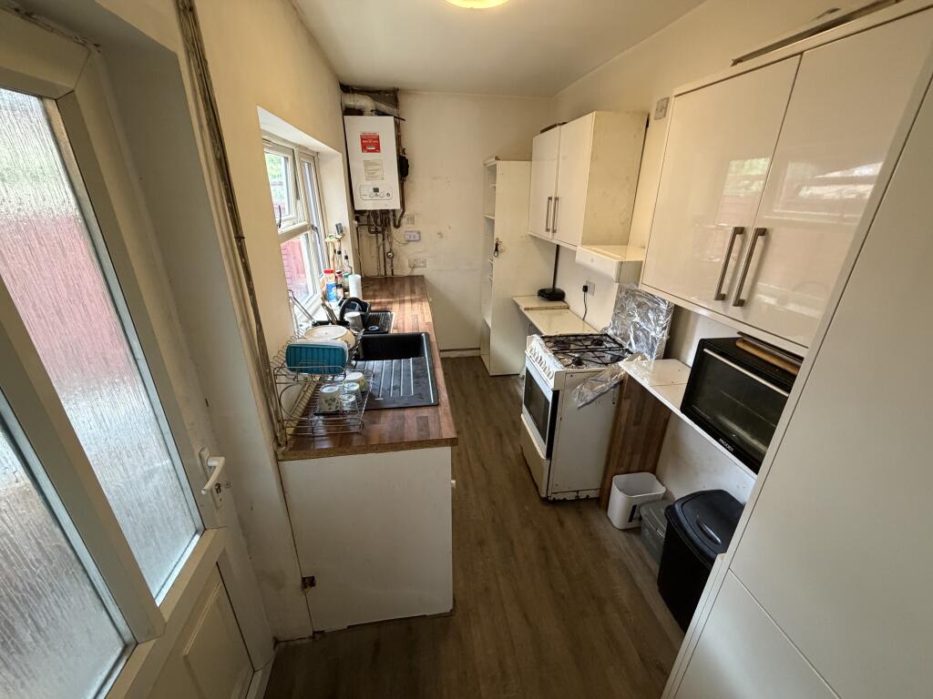 402 Anglesey Road, Burton-On-Trent, Staffordshire DE14 3NF photo 4
