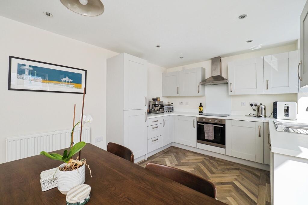 House in Gedling, Nottinghamshire - View 5