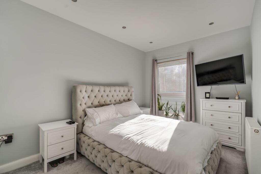 London Road, Pointelle House, SM6 photo 3