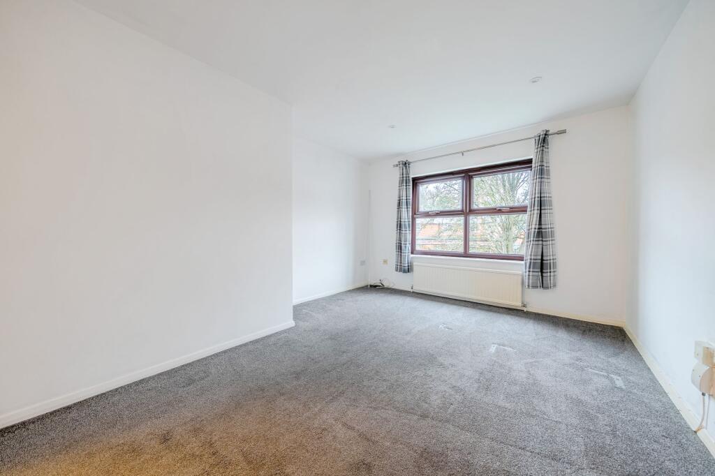 Flaxfield Road, Basingstoke, RG21 photo 3