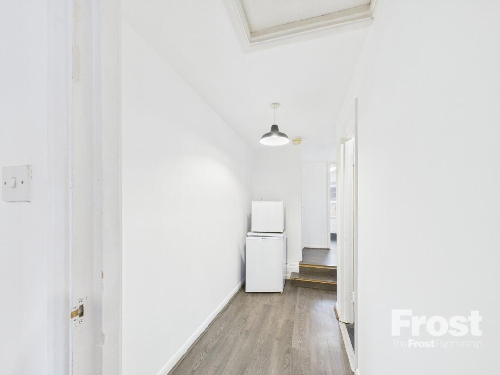 Apartment in Slough - View 5