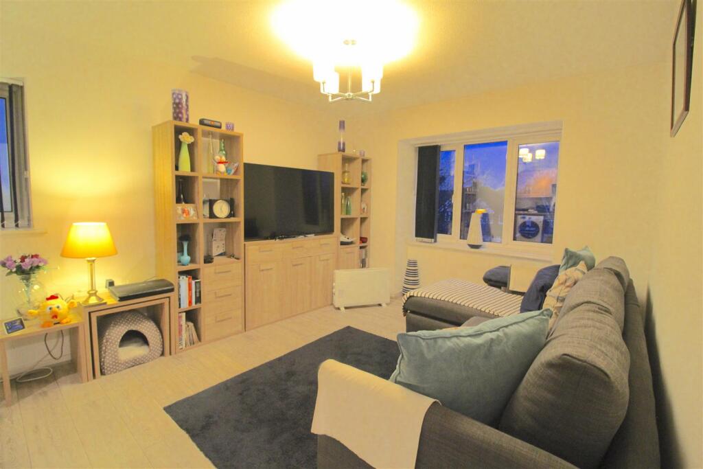 Apartment in Birmingham, Lyndon Green - View 2