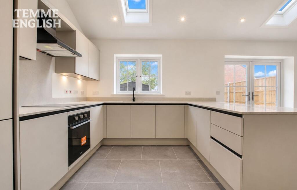 House in Basildon, Laindon - View 4