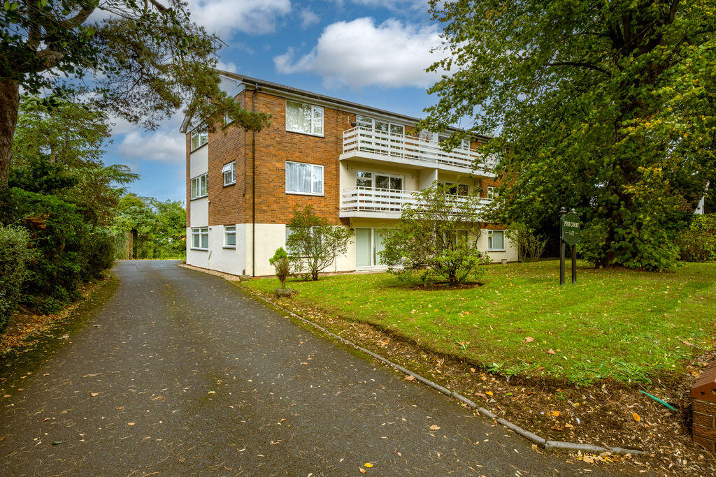 2-bed flat on Redlake Road, Pedmore, Stourbridge, £199,950