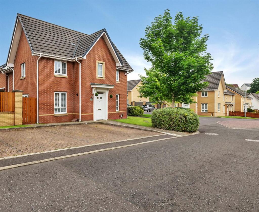 3-bed terraced on Clarence Crescent, Clydebank, £224,995