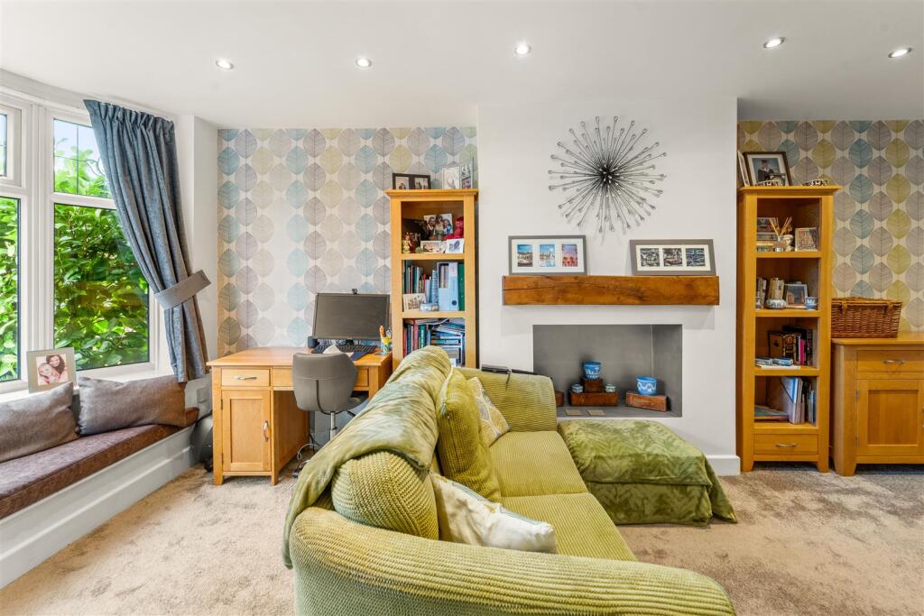 Merlyn Avenue, Sale photo 2