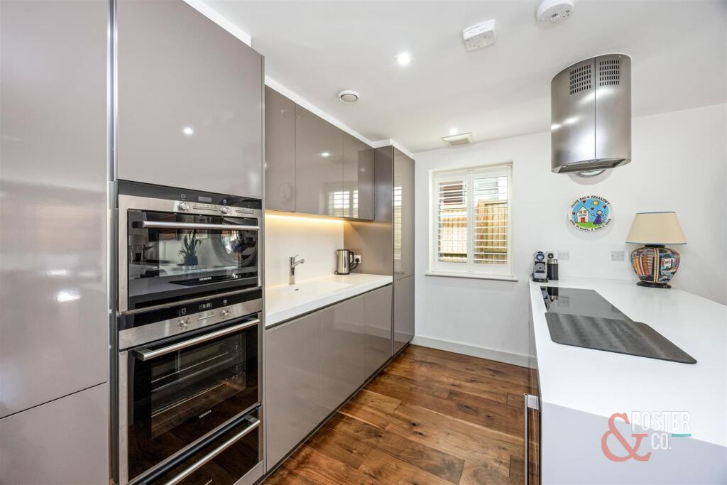 Apartment in Hove, Brunswick - More