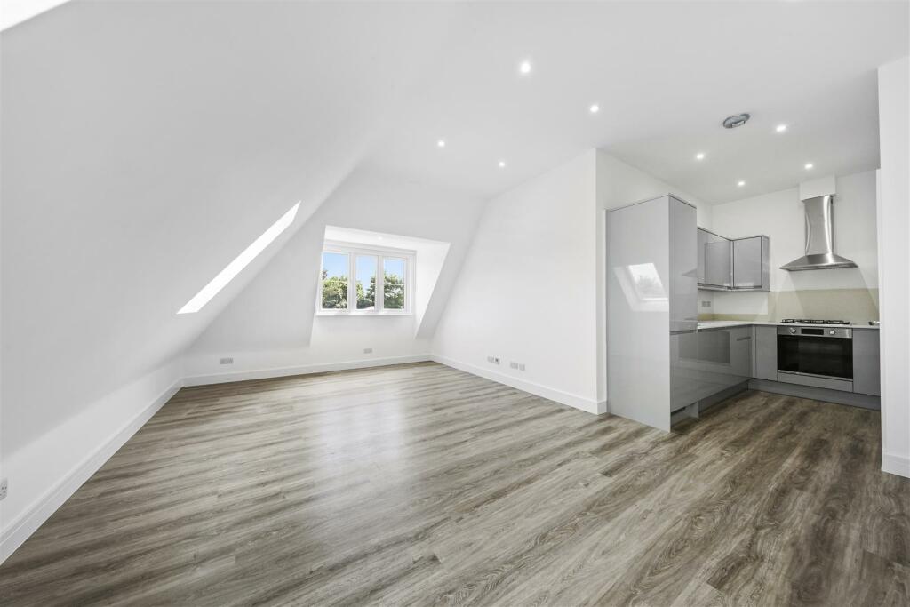 Apartment in London, Kingsbury - View 2