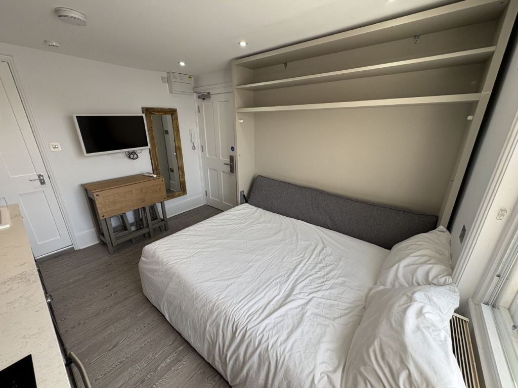 Studio flat for rent