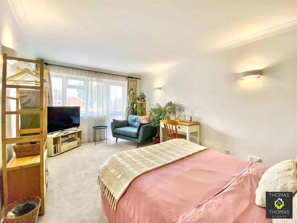 Apartment in Gloucester - View 5