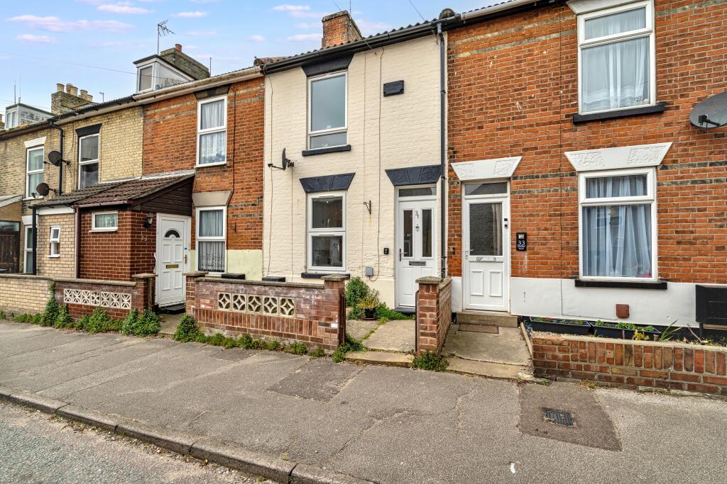Main image of property: 31 Oxford Road, Suffolk, NR32 1TN