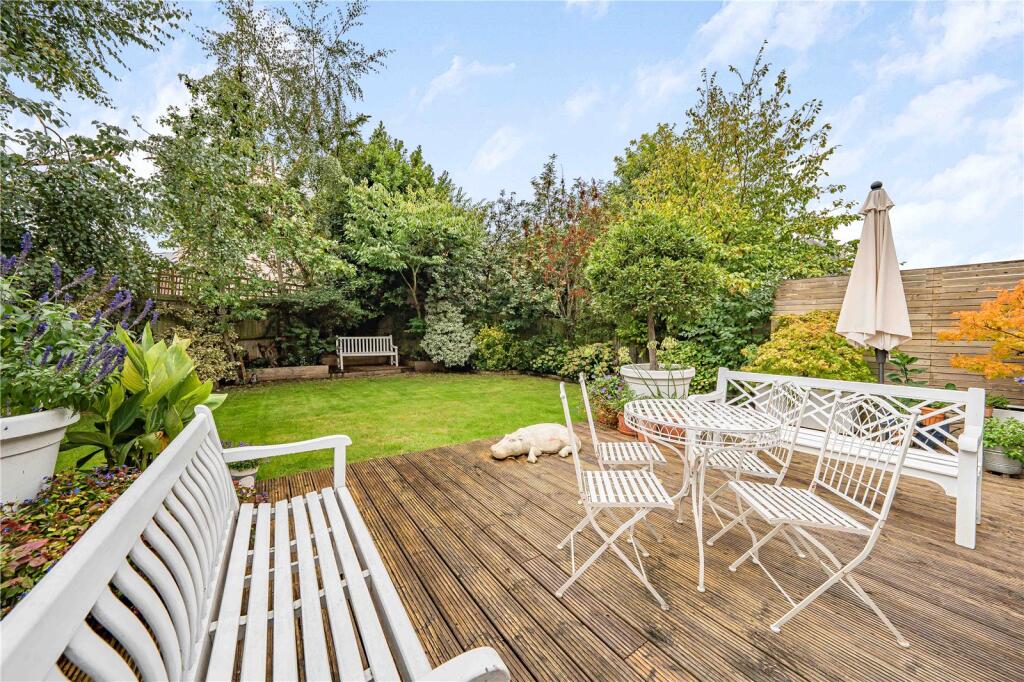 House in Kingston upon Thames - More