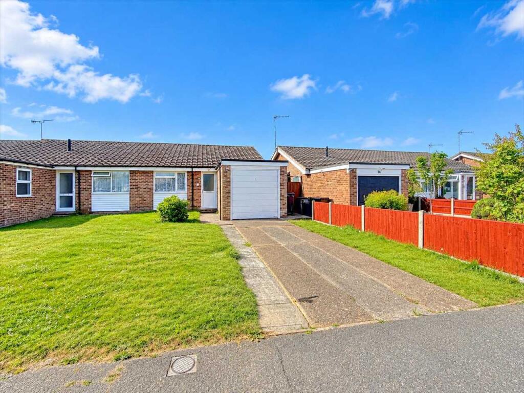2-bed bungalow on No Onward Chain, Laburnum Crescent, Frinton On Sea, £240,000