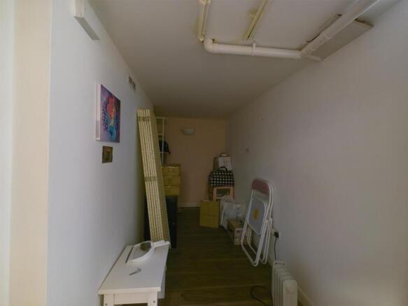 CAM03844G0-PR0156-STILL023.jpg