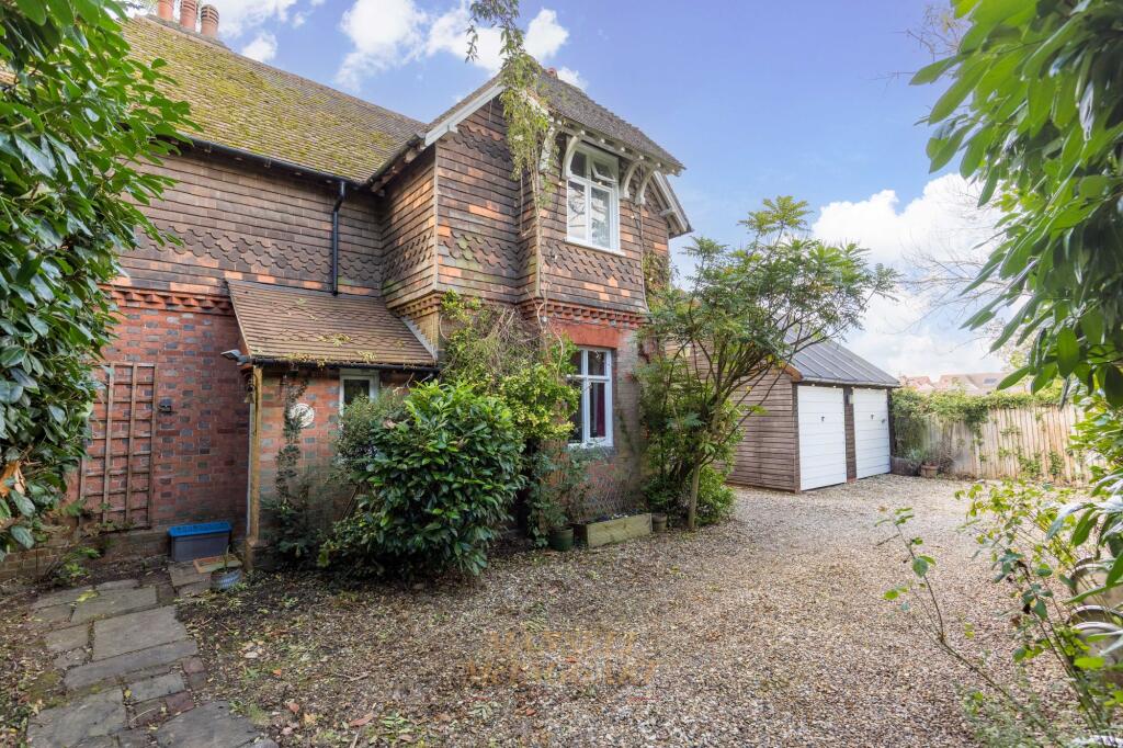 Main image of property: Meath Green Lane, Horley, RH6