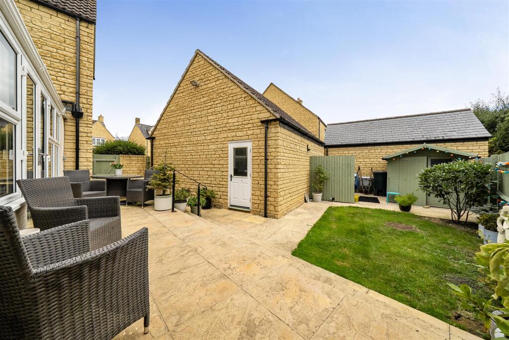 House in Swindon - View 4
